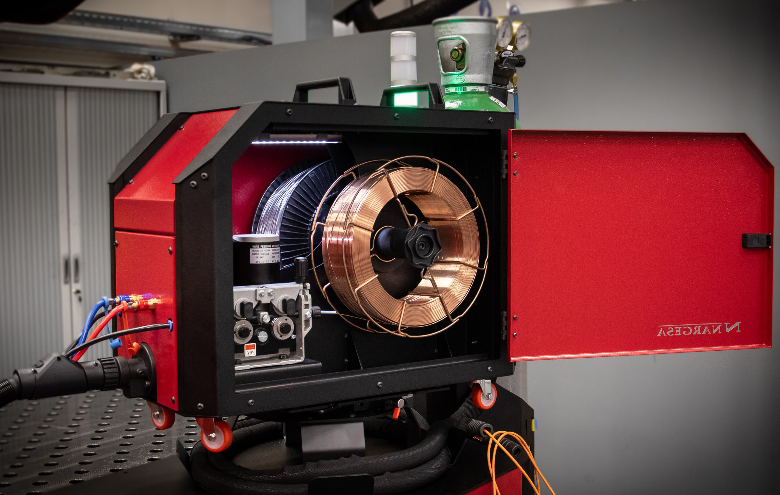 Sistema alimentador de doble hilo de la Nargesa MS20